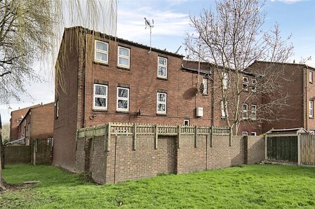 Parkway, 1 bedroom Flat to rent, &pound;1,250 pcm