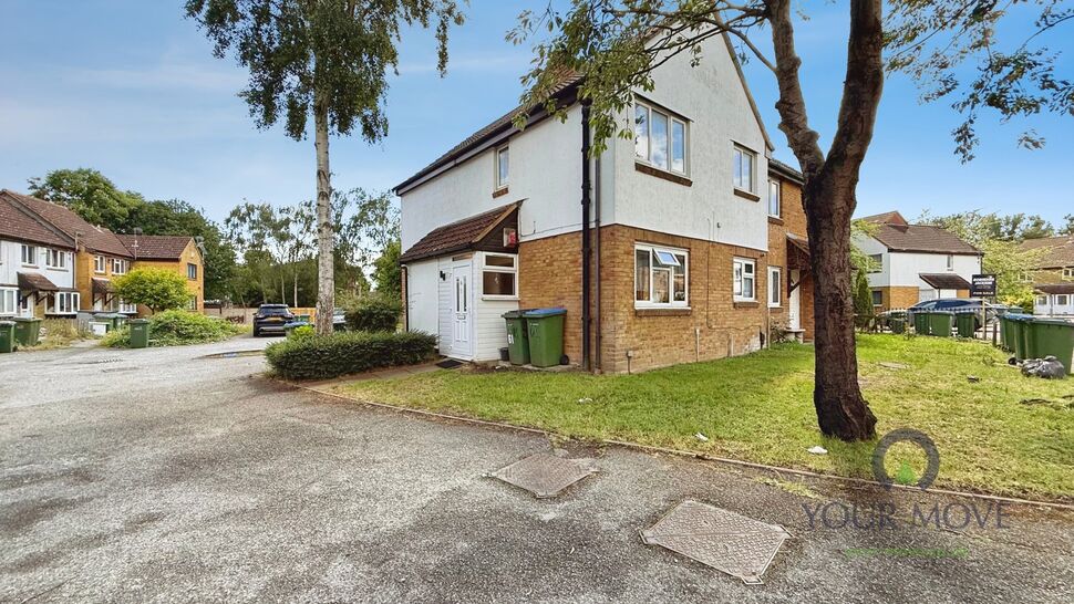 2 bedroom Mid Terrace Flat for sale