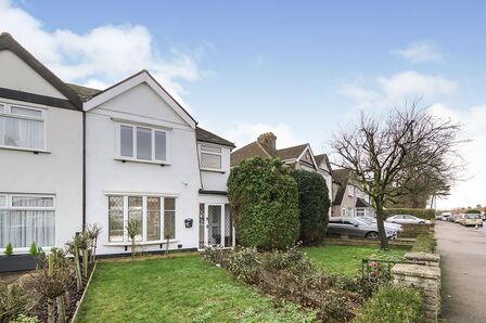 Woolwich Road, 3 bedroom Semi Detached House to rent, &pound;2,300 pcm