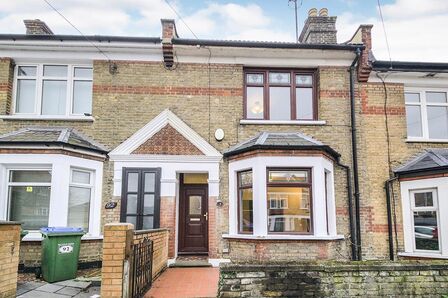 Myrtledene Road, 2 bedroom Mid Terrace House to rent, &pound;1,750 pcm
