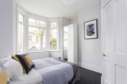 1 bedroom  Room to rent