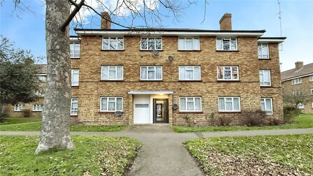 Woolwich Road, 3 bedroom Flat to rent, &pound;1,750 pcm