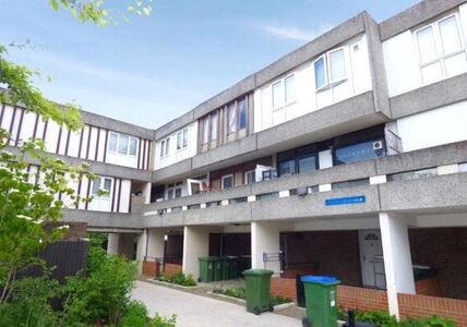 4 bedroom Mid Terrace House for sale