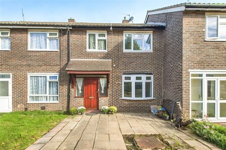 3 bedroom Mid Terrace House to rent
