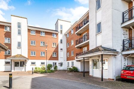 Chantry Close, 1 bedroom  Flat to rent, £1,450 pcm