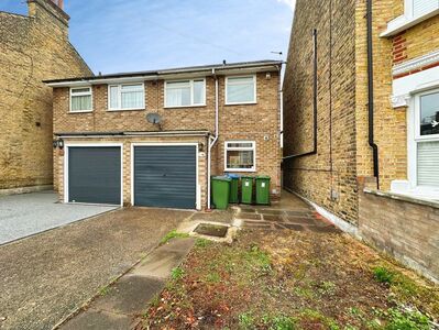 3 bedroom Semi Detached House to rent