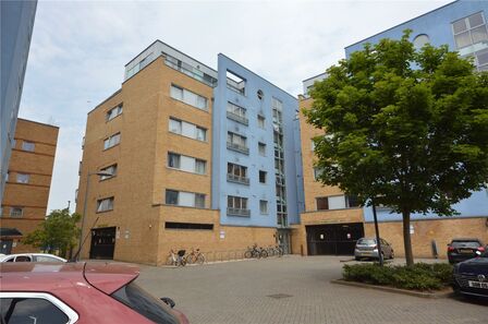 Miles Close, 1 bedroom  Flat to rent, £1,400 pcm