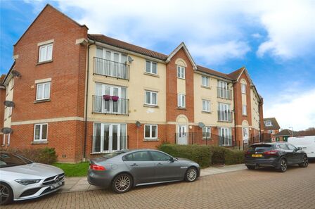 Teasel Crescent, 1 bedroom Flat to rent, &pound;1,300 pcm