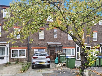 3 bedroom Mid Terrace House for sale