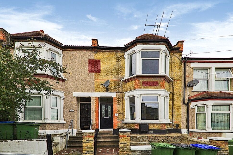 2 bedroom Mid Terrace House for sale