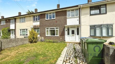 3 bedroom Mid Terrace House to rent