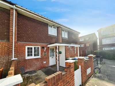 Bledlow Close, 3 bedroom Mid Terrace House for sale, £400,000