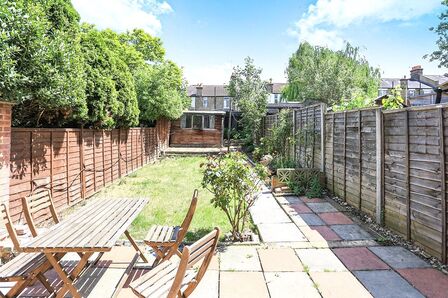 3 bedroom Mid Terrace House for sale