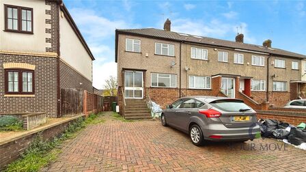 Rushdene, 3 bedroom Semi Detached House to rent, £2,000 pcm