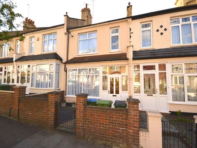 3 bedroom Mid Terrace House for sale