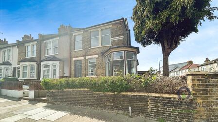 Rochdale Road, 3 bedroom End Terrace House to rent, £2,350 pcm