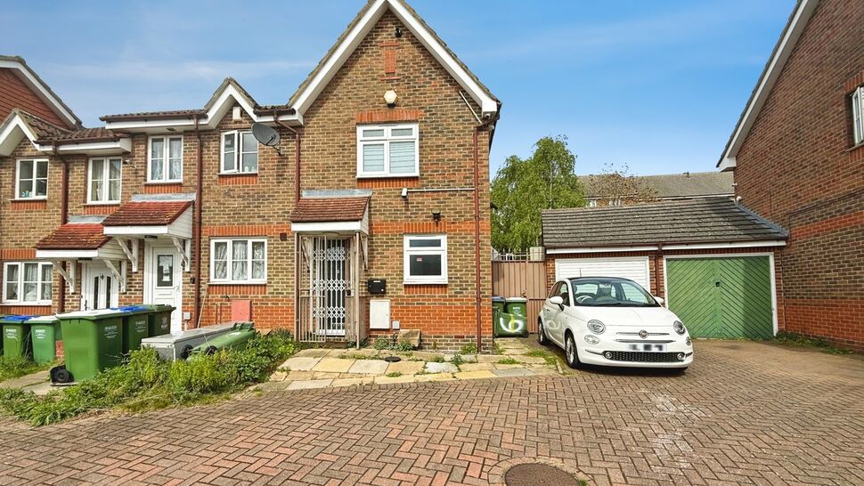 Main image of 2 bedroom End Terrace House for sale, Chart Hills Close, London, SE28