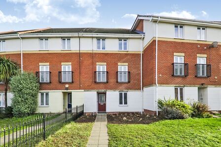 4 bedroom Mid Terrace House for sale