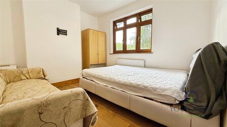 1 bedroom  Room to rent