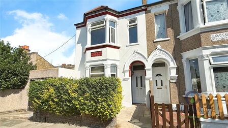 Bostall Lane, 3 bedroom End Terrace House to rent, £2,400 pcm