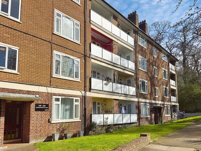 Commonwealth Way, 2 bedroom Flat for sale, &pound;250,000