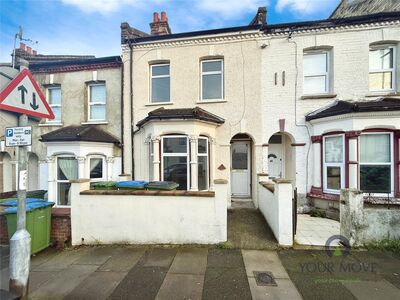 3 bedroom Mid Terrace House for sale