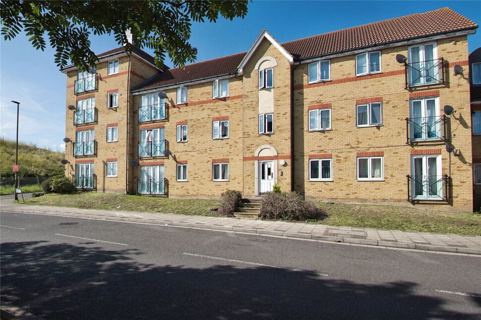 Main image of 1 bedroom Flat for sale, Hill View Drive, London, SE28