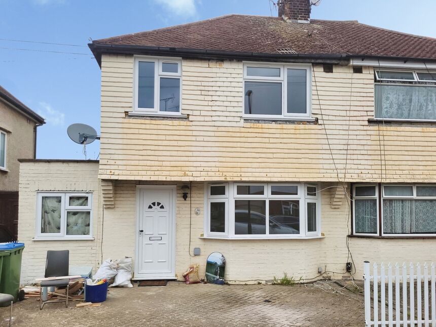 Main image of 5 bedroom Semi Detached House to rent, Birkdale Road, London, SE2