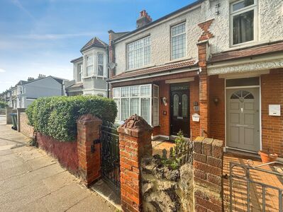 3 bedroom Mid Terrace House for sale