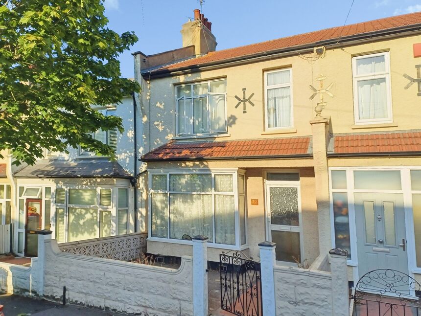3 bedroom Mid Terrace House for sale