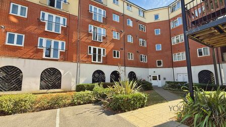 Pettacre Close, 2 bedroom Flat to rent, &pound;1,600 pcm