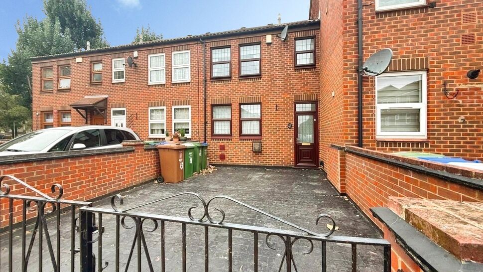 Main image of 3 bedroom Mid Terrace House to rent, Fieldfare Road, London, SE28