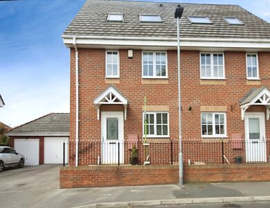 Hope Street, 4 bedroom Semi Detached House to rent, £995 pcm