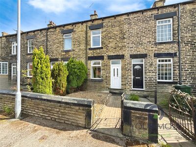 3 bedroom Mid Terrace House for sale