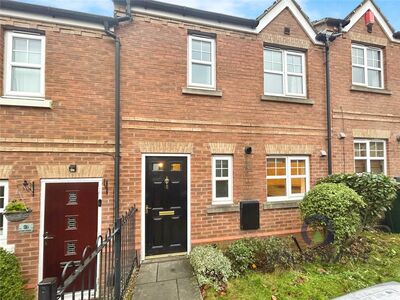 Chestnut Crescent, 3 bedroom Mid Terrace House to rent, &pound;950 pcm