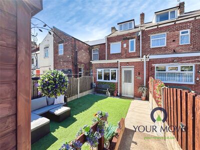 3 bedroom Mid Terrace House for sale