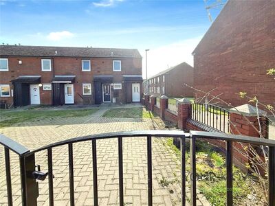 Kirkstall Road, 1 bedroom Flat for sale, &pound;36,000