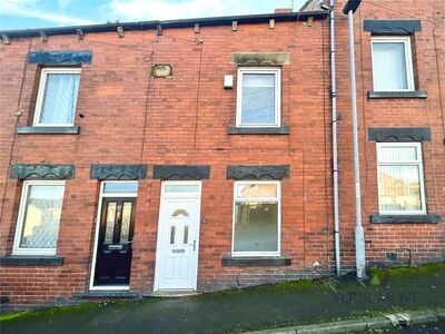 3 bedroom Mid Terrace House to rent