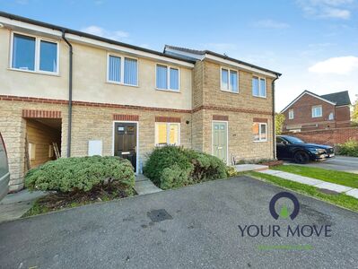Leslie Road, 2 bedroom Mid Terrace House to rent, &pound;875 pcm