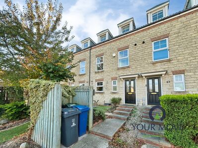 Maple Close, 3 bedroom Mid Terrace House to rent, &pound;1,050 pcm