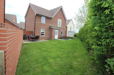 Rosemary Way, 4 bedroom Detached House to rent, &pound;1,100 pcm
