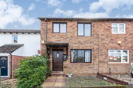 3 bedroom Mid Terrace House to rent