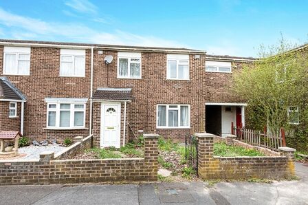 3 bedroom Mid Terrace House to rent