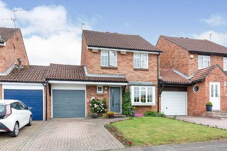 3 bedroom Link Detached House to rent