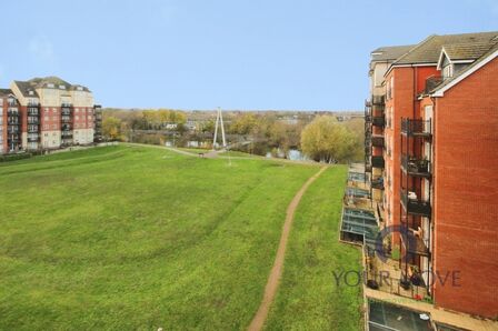 Palgrave Road, 2 bedroom Flat to rent, &pound;1,150 pcm