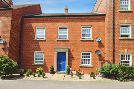 Saxon Way, 2 bedroom Flat to rent, &pound;1,200 pcm