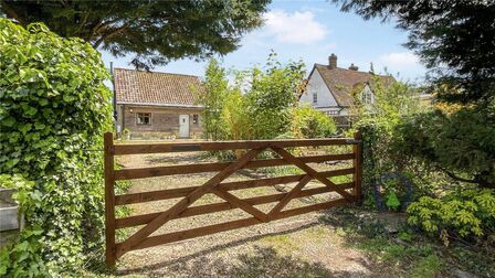 Park Road, 3 bedroom Detached House for sale, &pound;585,000