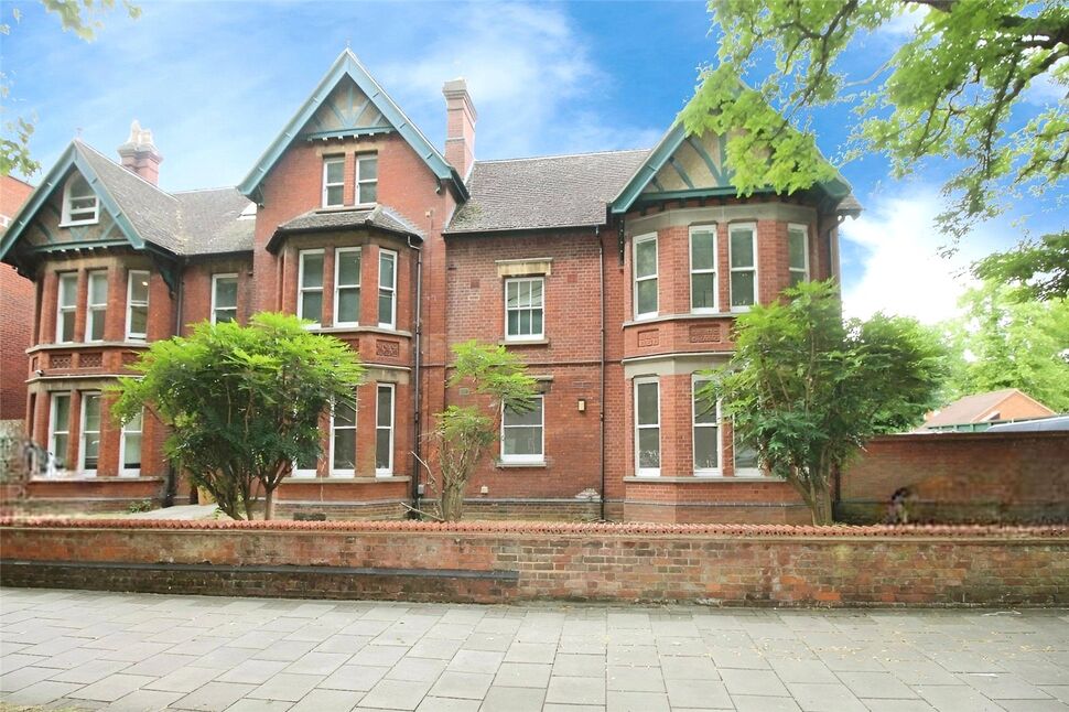 Main image of 1 bedroom  Flat to rent, De Parys Avenue, Bedford, Bedfordshire, MK40