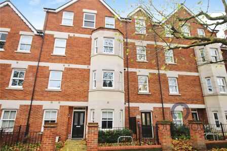 Warwick Avenue, 2 bedroom Flat to rent, &pound;1,250 pcm