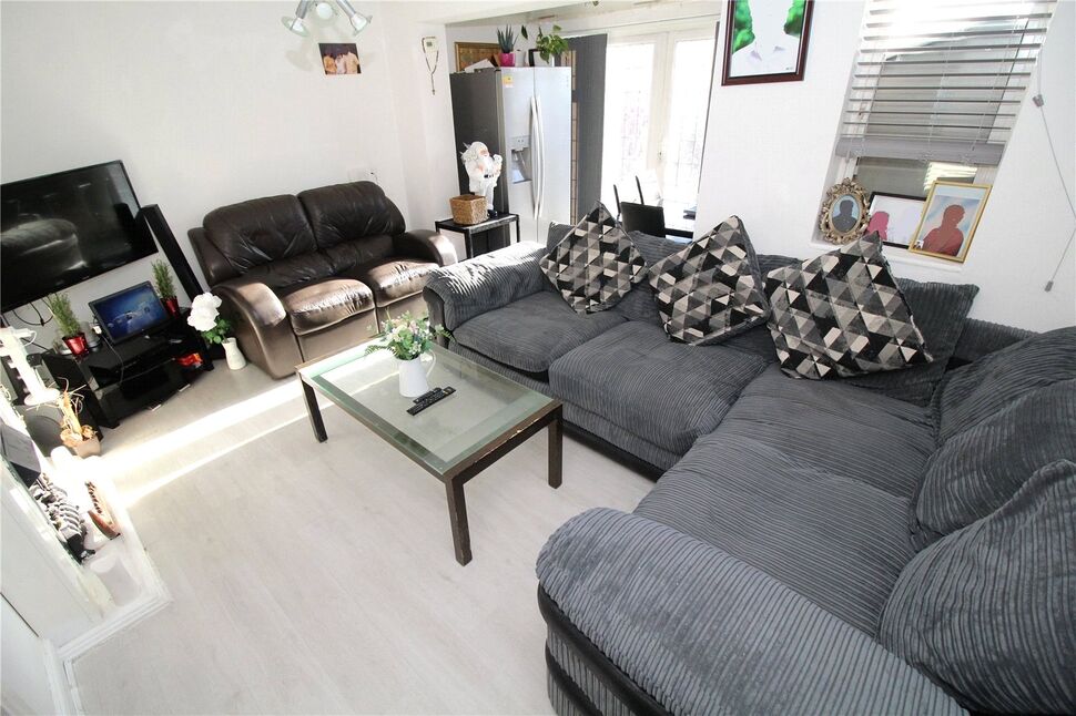 4 bedroom Mid Terrace House for sale, Greskine Close, Bedford, MK41 £